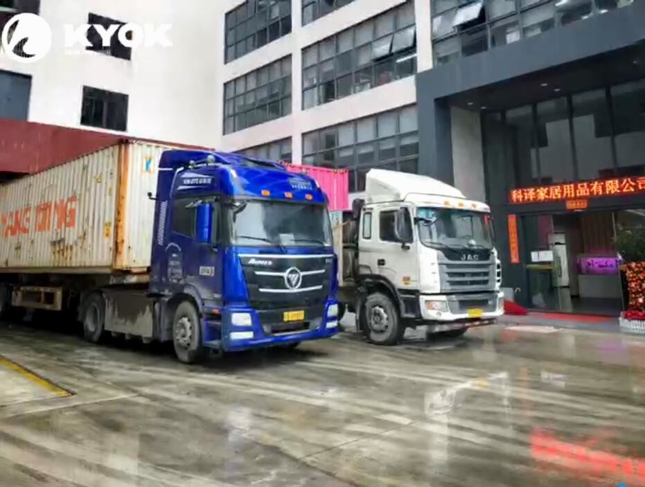 trường hợp công ty mới nhất về Đang tải bên trong tòa nhà trong ngày mưa